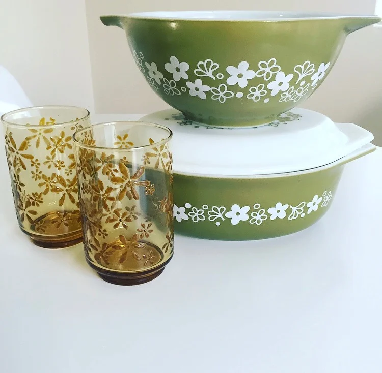 Midcentury pyrex and amber glass. I love daisies! 