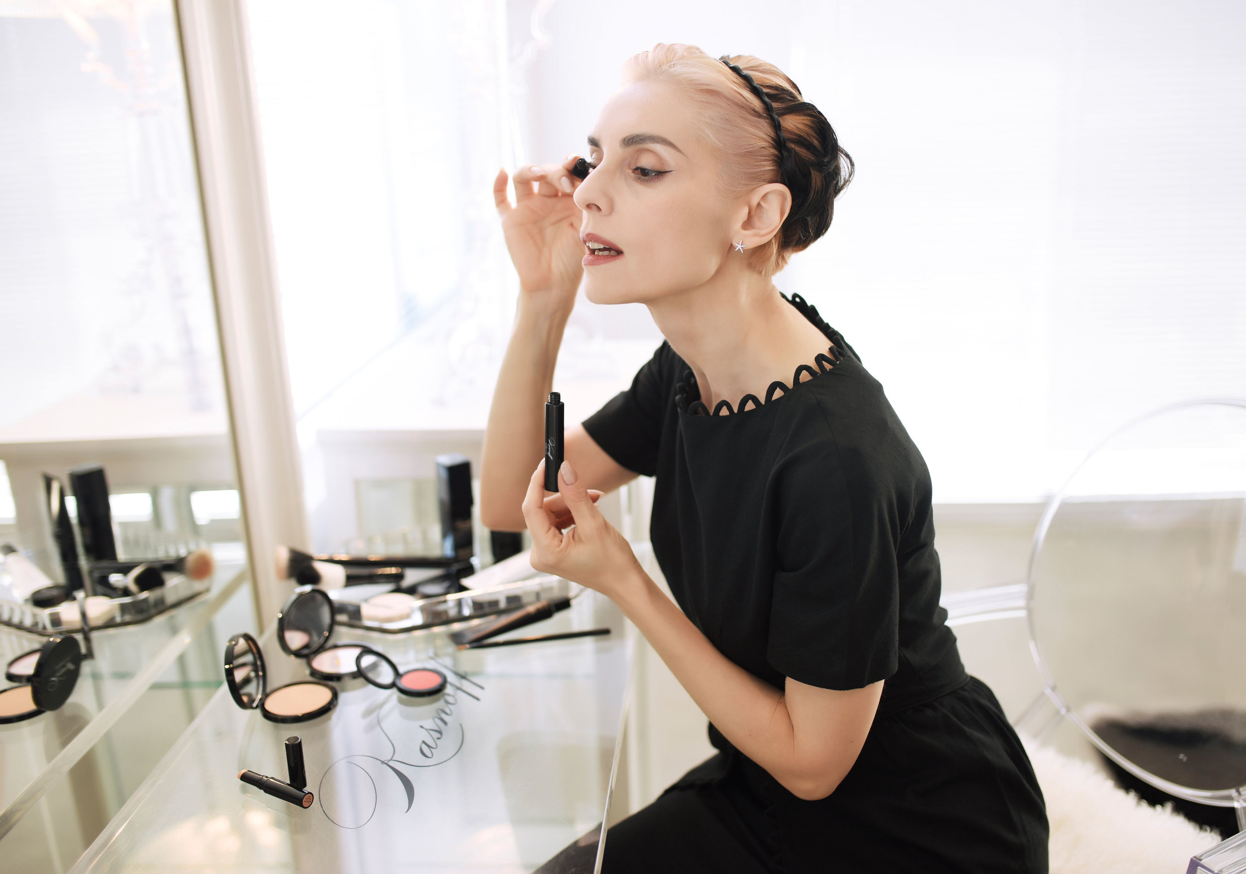Angela using the lush mascara. Absolutely my new favorite! It has a wonderful smell too because of the botanicals in it. 