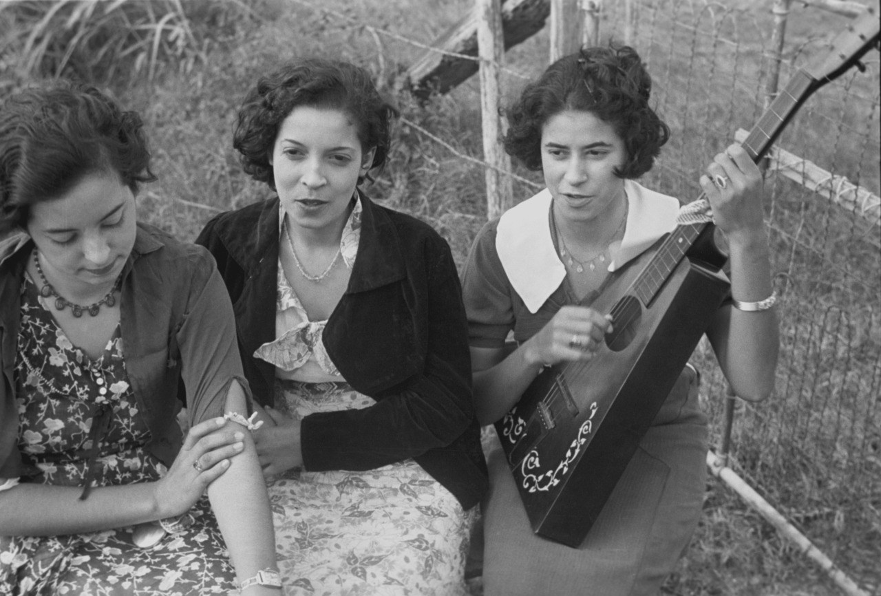 Creole Girls, Plaquemines Parish, Louisiana, 1935.
Photographed by Ben Shahn for the United States Resettlement Administration. Public Domain.