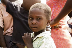 Nigeria - Primo istituto scolastico temporaneo costruito in Nigeria - 10 insegnanti formati per l'educazione primaria - Materiale didattico fornito a 300 bambini - 1.330 famiglie supportate per avviare o espandere un'impresa familiare I risultati ottenuti dimostrano come questo sistema possa essere in grado di fare ancora molta nel 2018, almeno per altri 23.000 bambini
