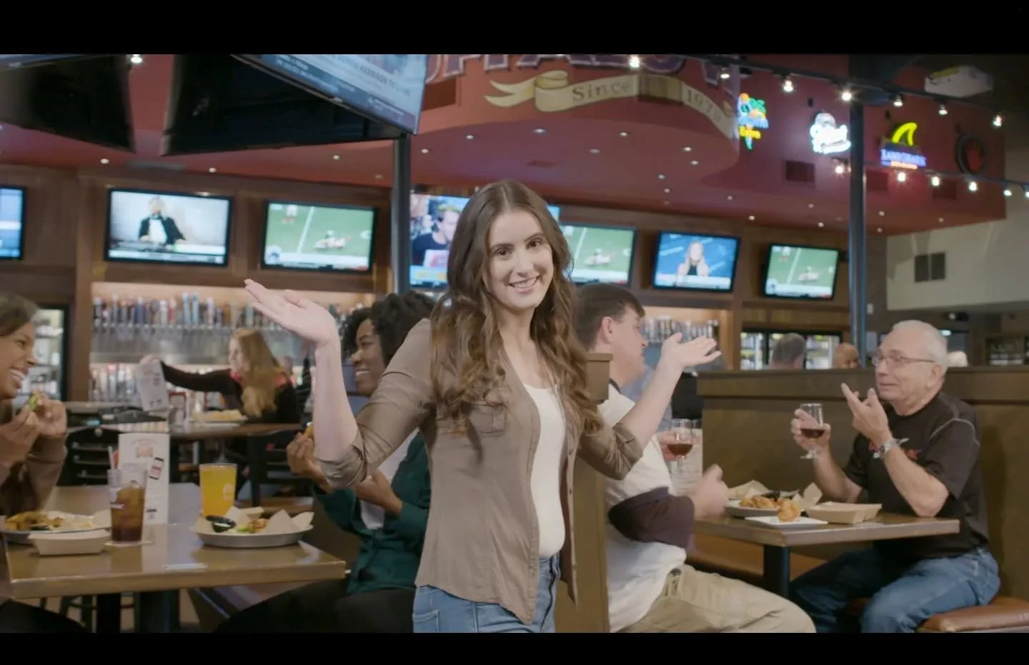 @allisnoton Showing us all around Taco Mac 🍻 #videoshoot