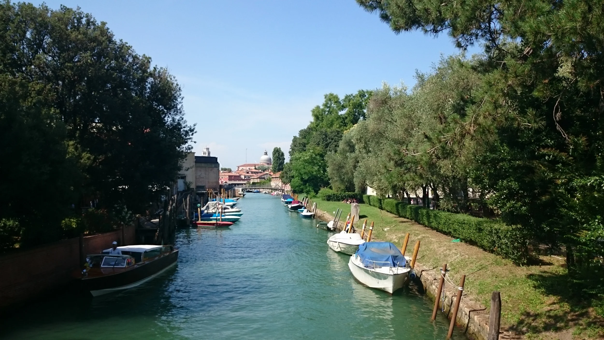 Seeing other small exhibitions across the river