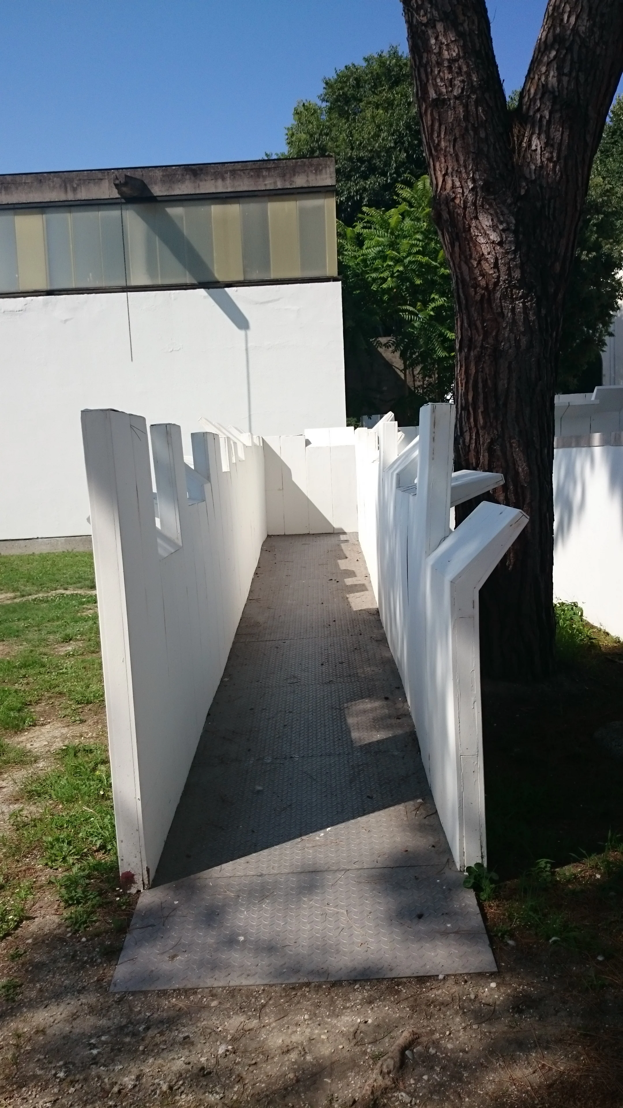 Cool walkway design