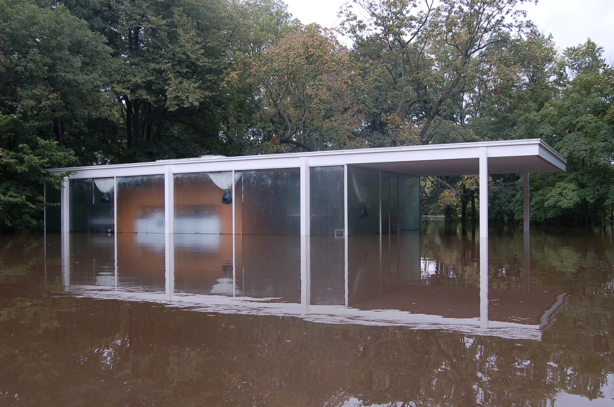 http://images.adsttc.com/media/images/55af/a85a/e58e/ce6c/0700/0145/large_jpg/Flood_2013_national_preservation_trust.jpg?1437575247