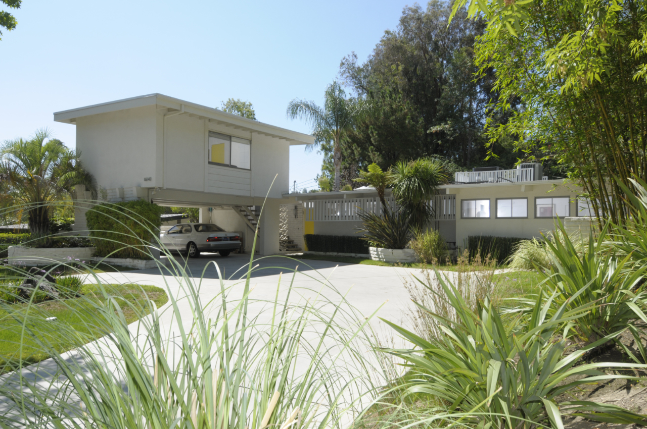 Stylishly Renovated Mid-Century Modern