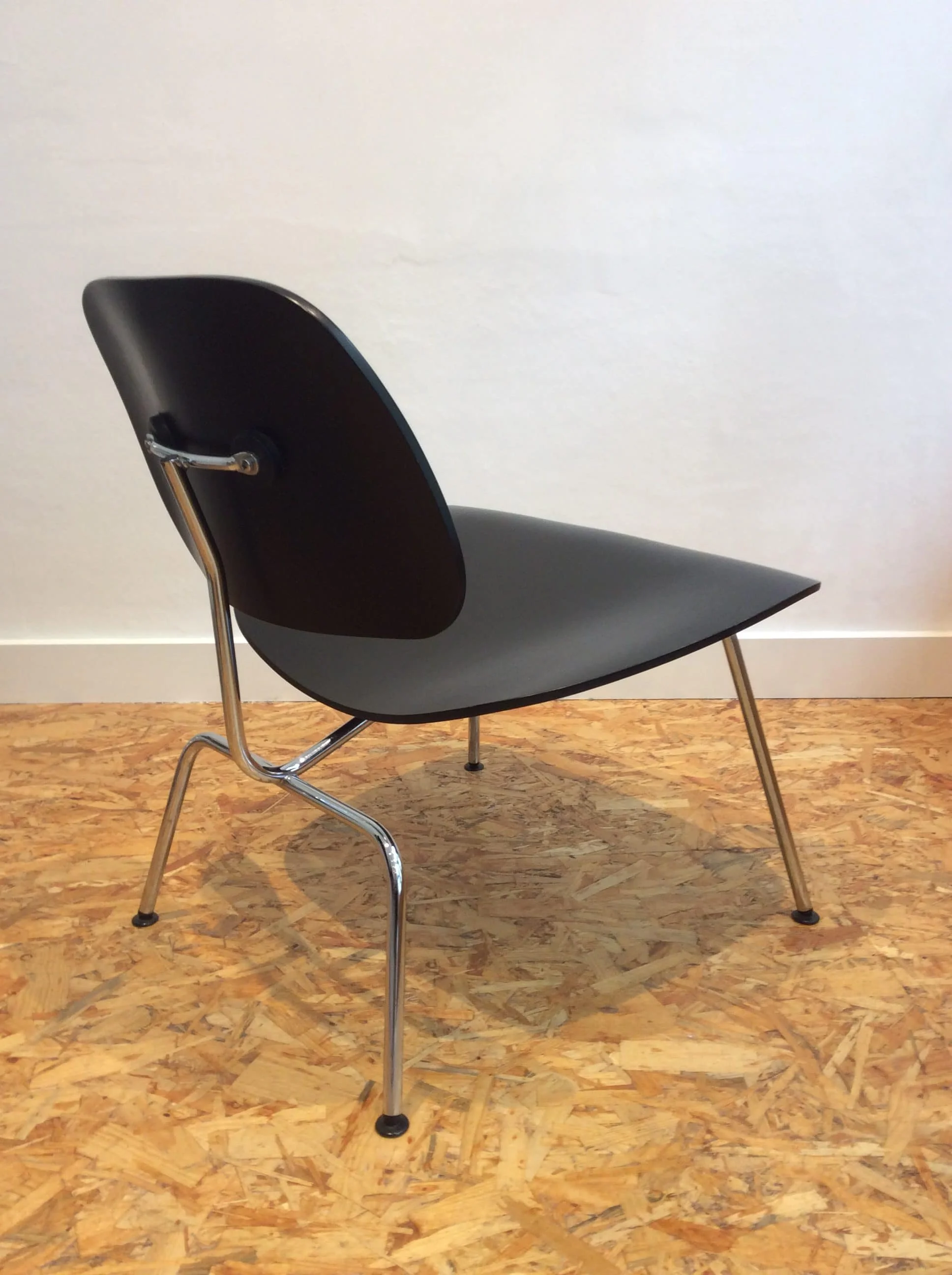 Deze designklassieker van Eames (jaren '40) wordt aangeboden voor 499 euro.