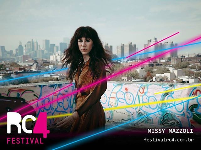 Querida e elogiada, Missy Mazzoli foi considerada como Mozart pós-milenar pelo New York Times, e se apresenta dia 30 de janeiro fechando a programação do Festival Rc4!
Os ingressos estão à venda na bilheteria do Oi Futuro Ipanema, que funciona de terça a sexta, das 15h às 21h, e aos sábados e domingos, das 14h às 21h. Garanta o seu lugar! O Oi Futuro Ipanema fica na Rua Visconde de Pirajá, 54. Informações pelo telefone (21) 3131- 9333.
