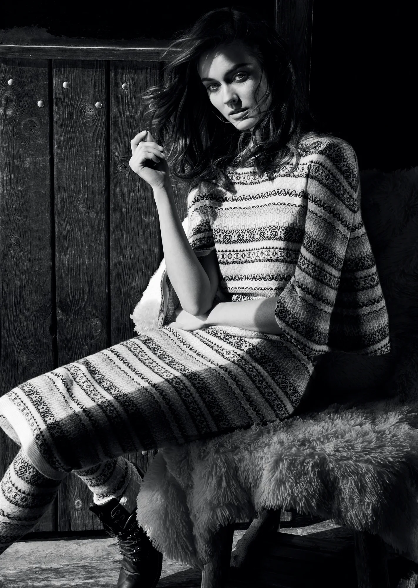 DM_HARPERS-BAZAAR_16-06_CABIN-FEVER_05.jpg