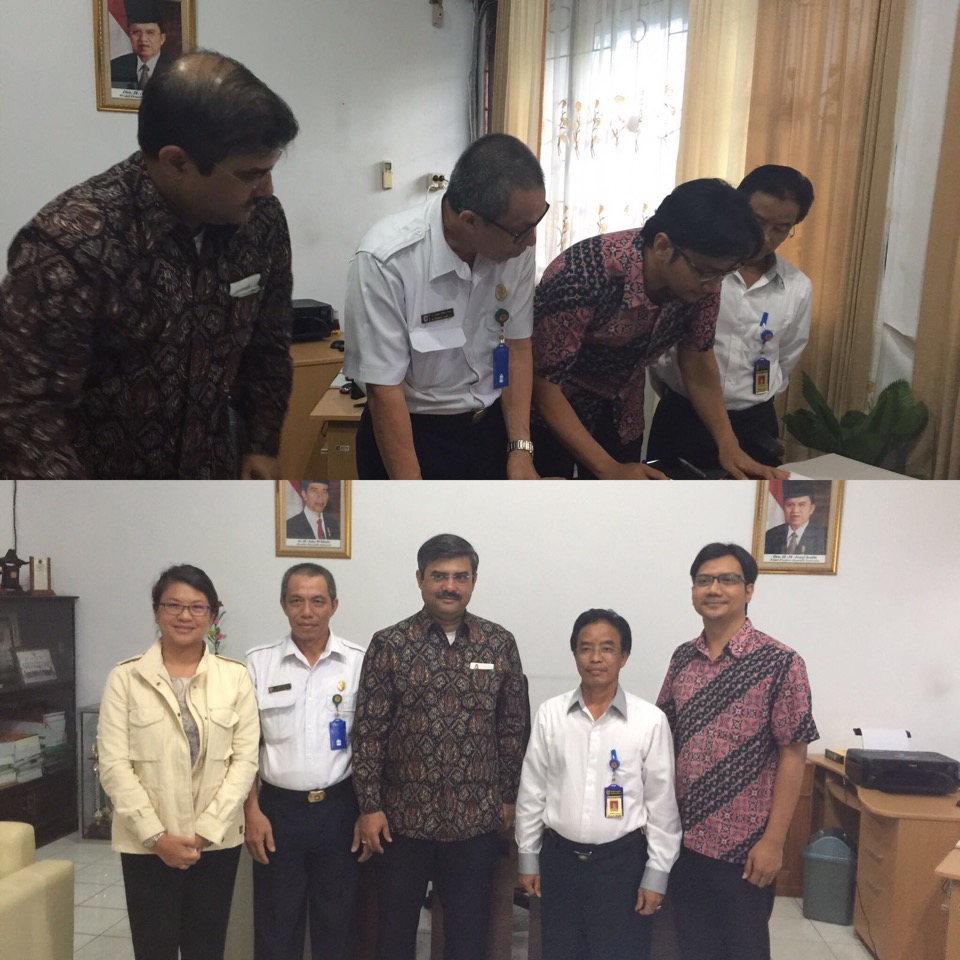 From left to right: Cherie Tan (Global Director, Sustainable Sourcing Re-newables & Smallholder Development at Unilever) Mr. Kamaludin (Head of Plantation Office, Kotawaringin Barat district) Biswaranjan Sen (Vice President Procurement - Chemicals at Unilever) Mr. Masradin (Secretary of Kotawaringin Barat District)
