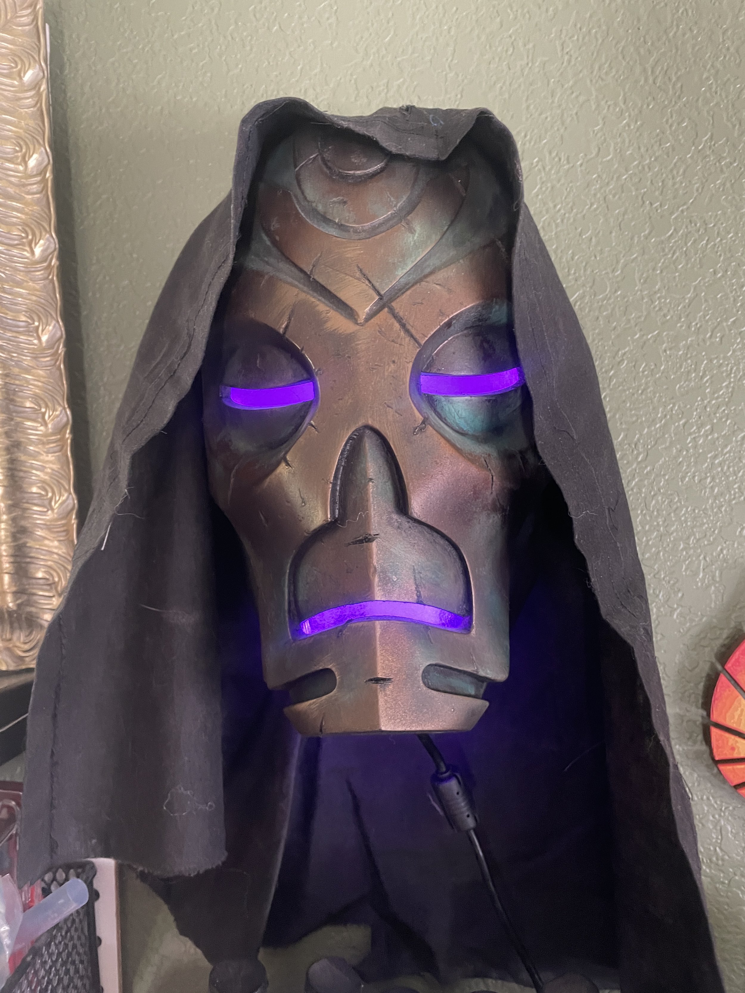 Skyrim's Dragonpriest mask, with custom lighting