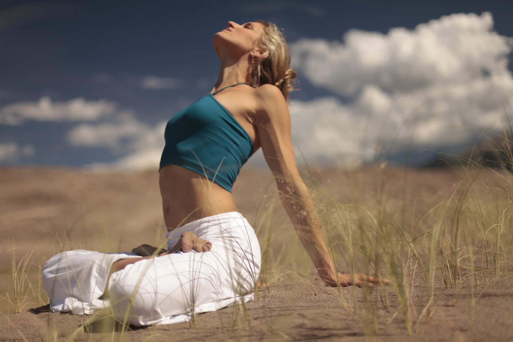 Erin in Sand Dunes_0026.lotus arch.jpg