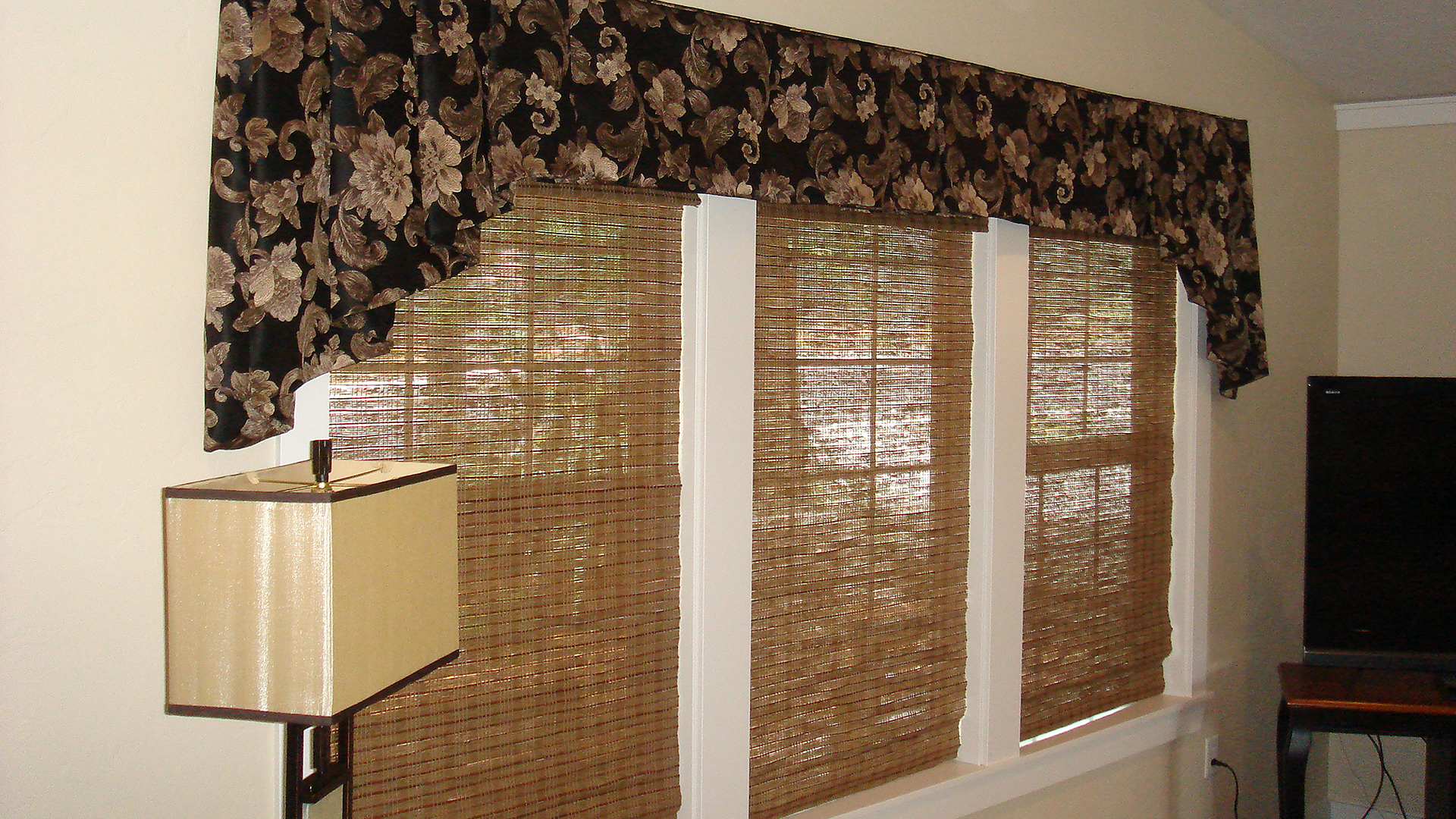 Woven Wood Shades with Fabric Valance HD.jpg