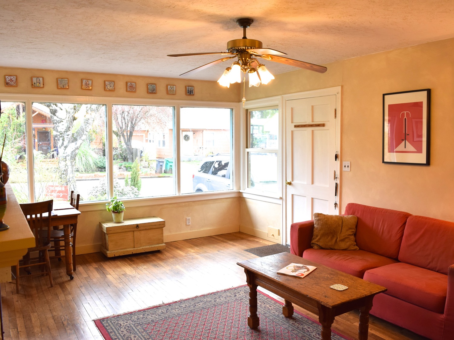 7_Living_Room.jpg