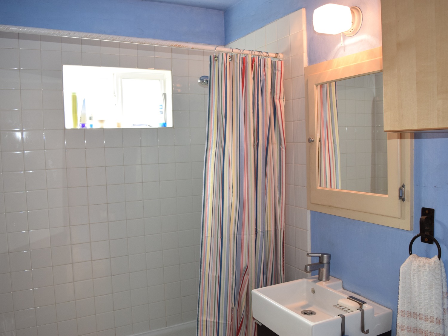 13_Bathroom.jpg