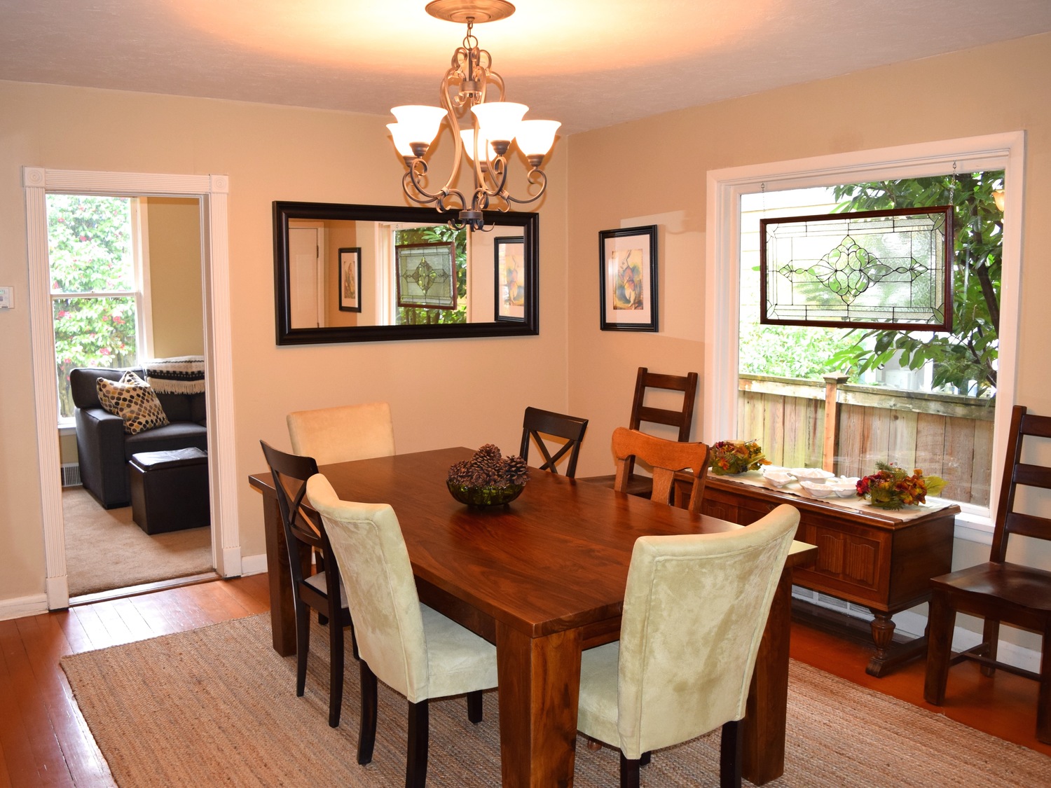 09_dining_room.jpg