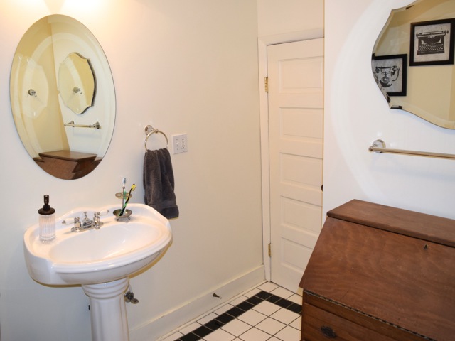 15_bathroom.jpg