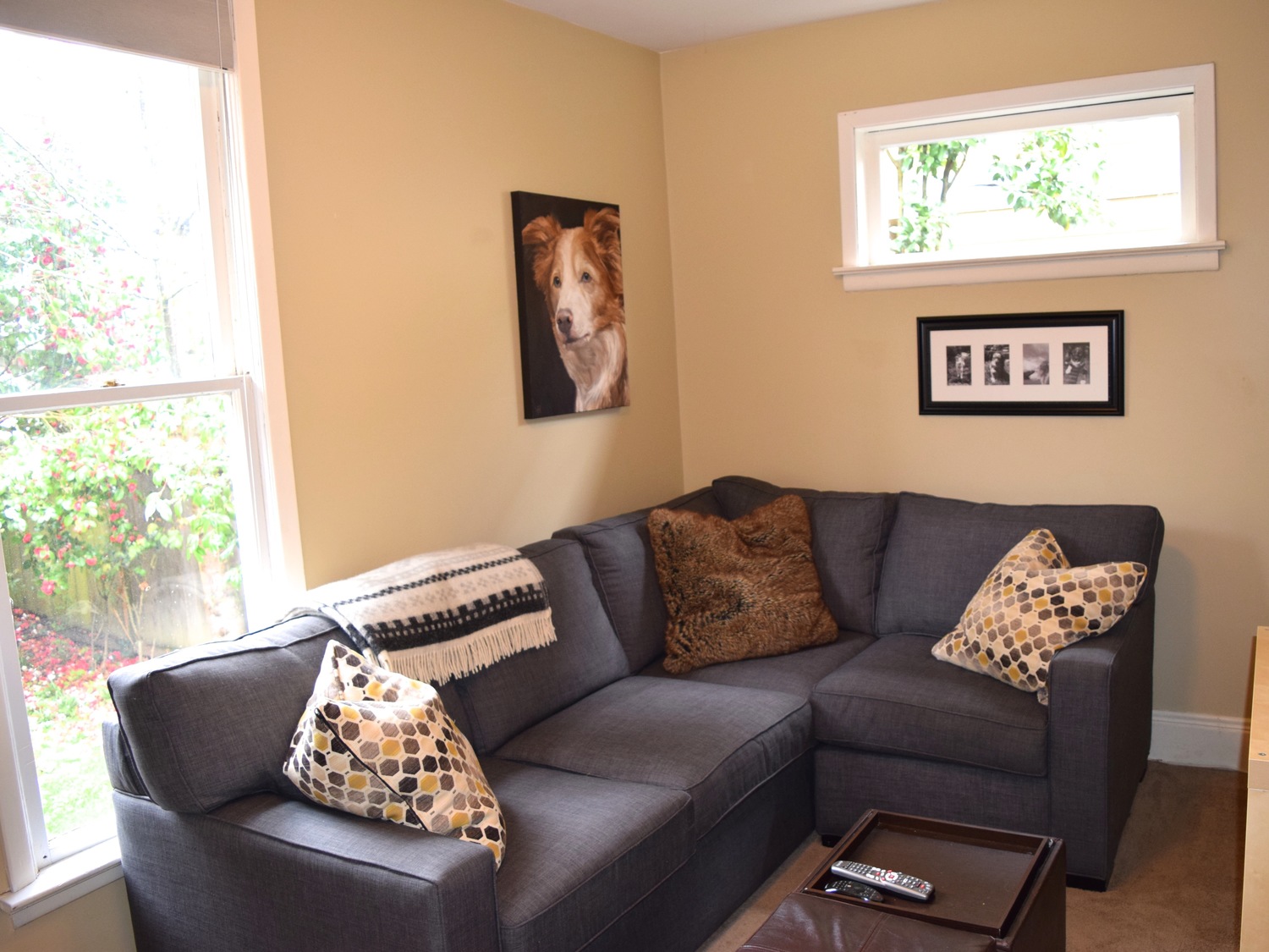 13_family_room.jpg