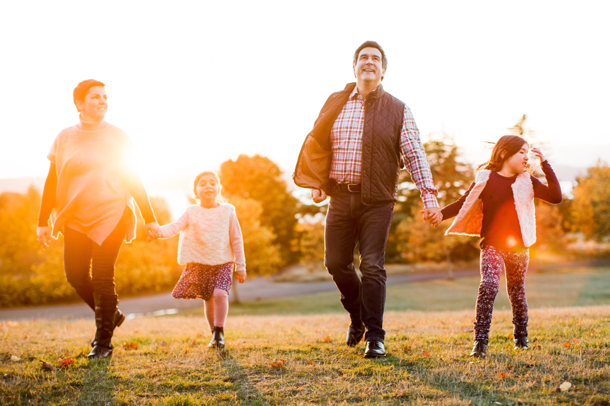 connected and emotive family lifestyle photography outdoors | elena s blair | seattle, wa