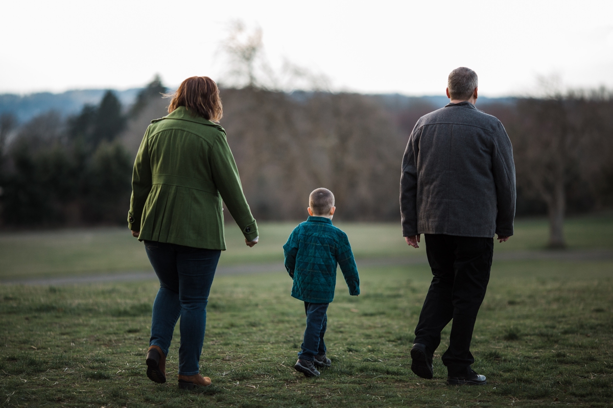 elena s blair photography | seattle family lifestyle photographer | loving family outdoors on location with son