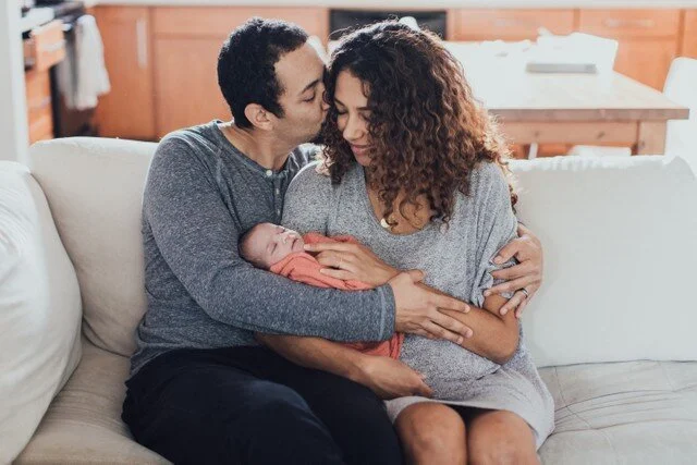 Should I have an in home or studio newborn session for my baby? | Seattle In Home Newborn Photographer 