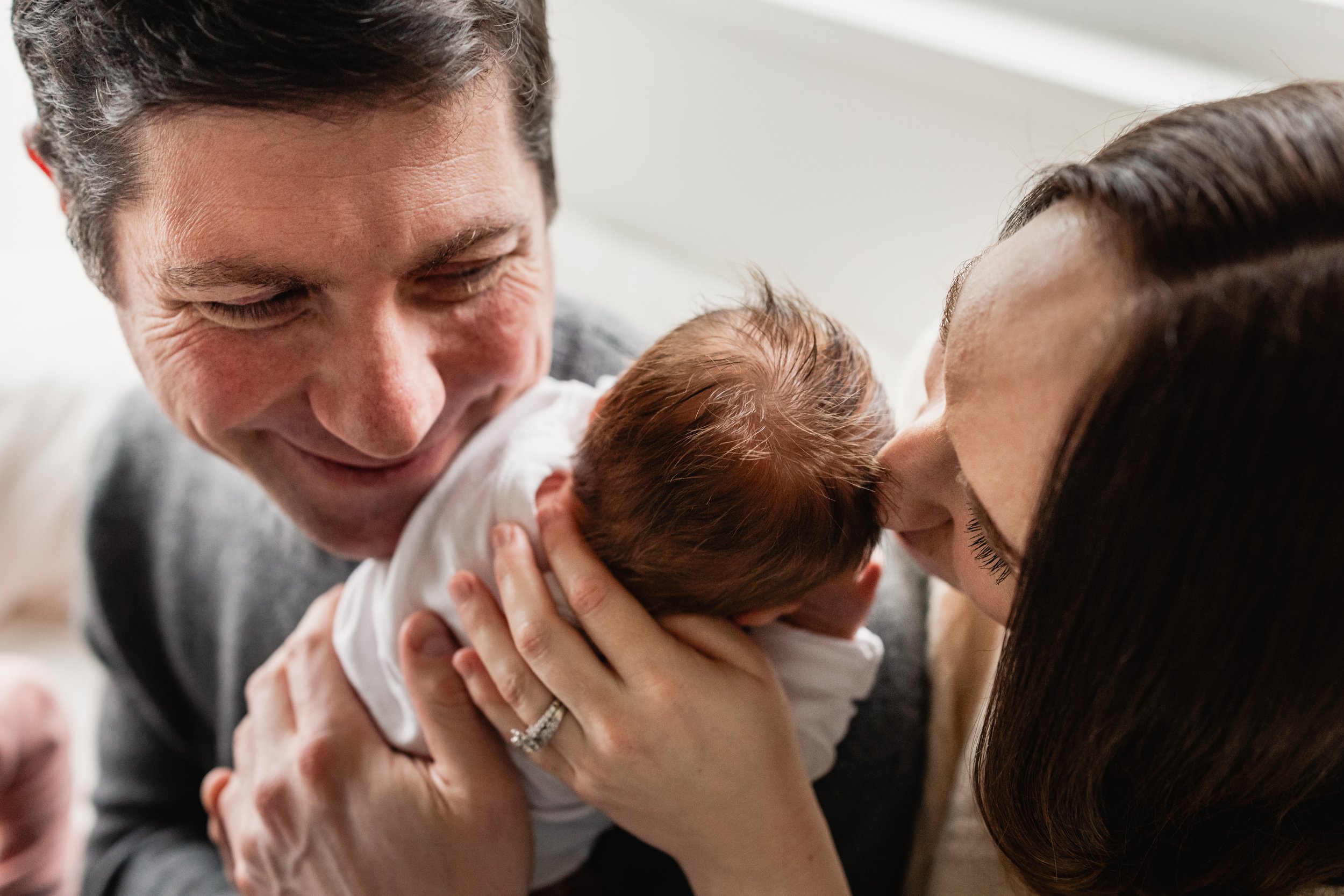 natural newborn photos at home with both parents