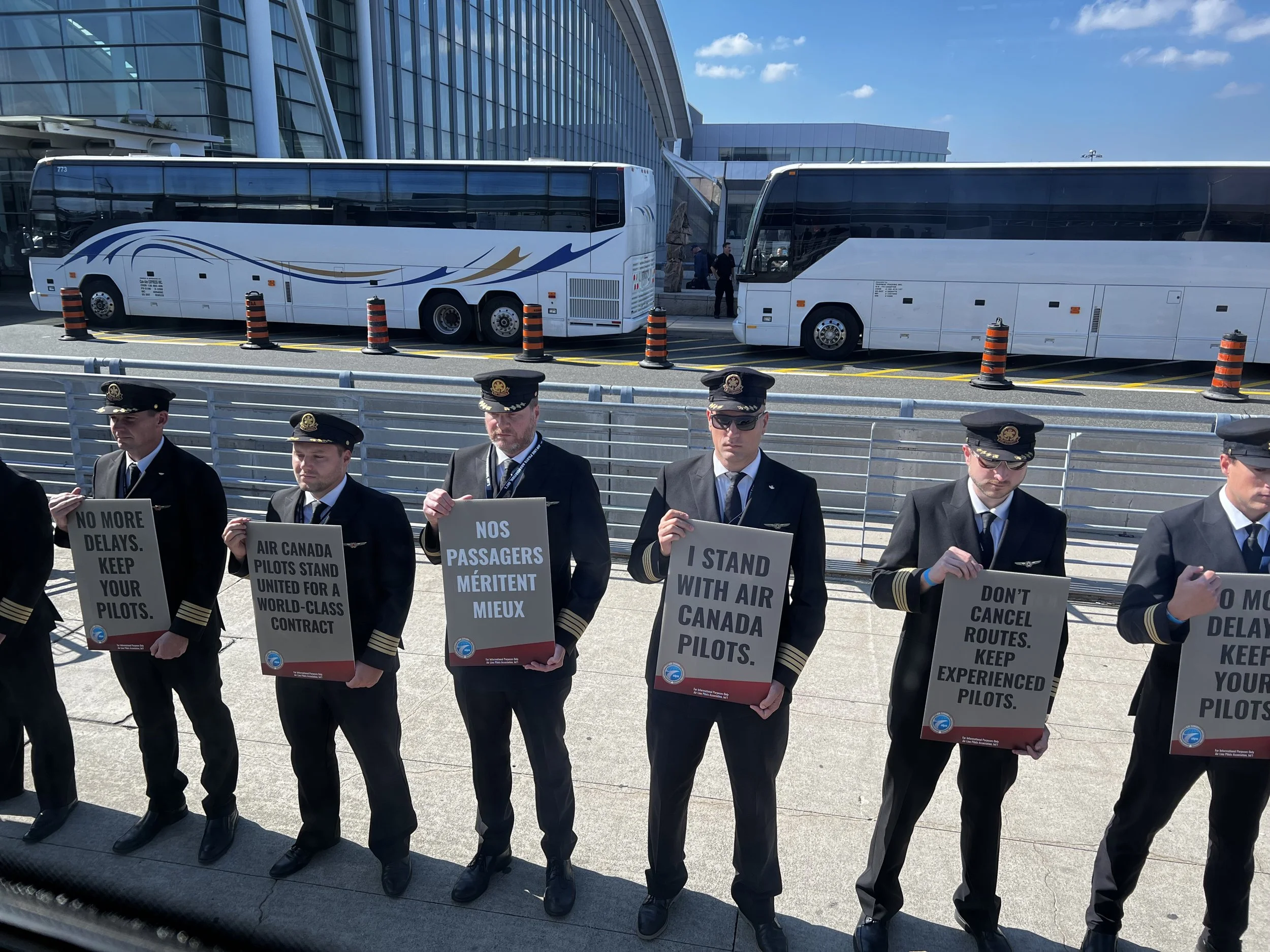 Air Canada Pilots hold an Information Picket at CYYZ Toronto.