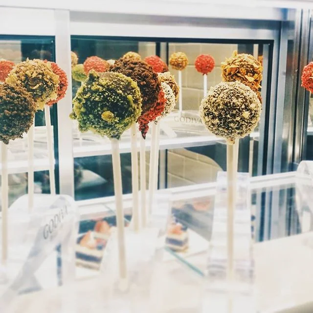 Godiva cake pops 😛🍭🍰 #godiva #cakepops #cake #sprinkles #matcha #chocolate #raspberry #vanilla #yummy #foodpics #travel #shanghai #cute #xintiandi #dessert #eeeeeats #foodporn #sweet #colorful #igers #上海 #抹茶 #ケーキ #美味しい #可愛い