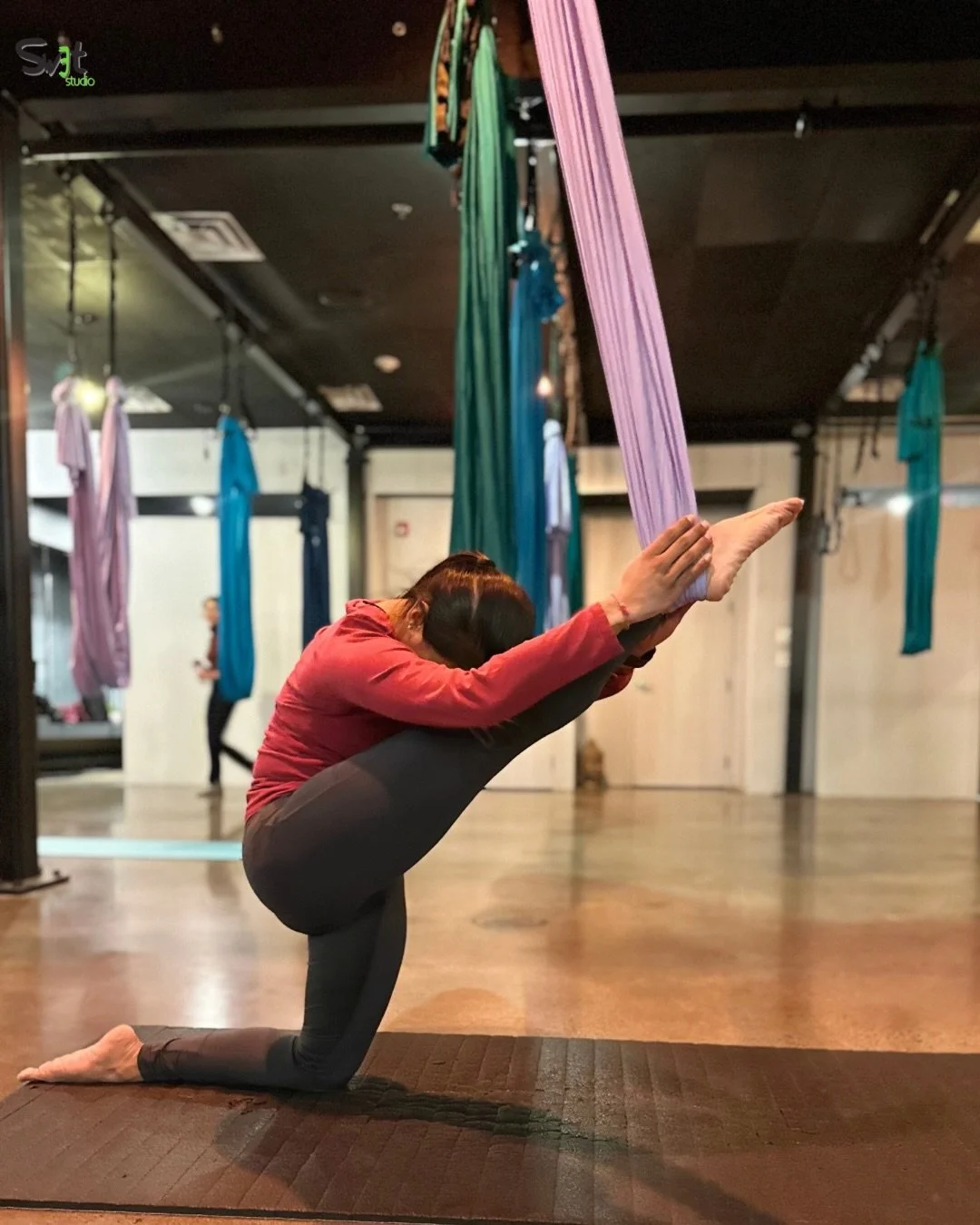 Float, stretch, release. Aerial hammocks help decompress the spine, open tight muscles, and reset your whole body. JOIN US NOW 💜 @swetstudio 

#yogahammock