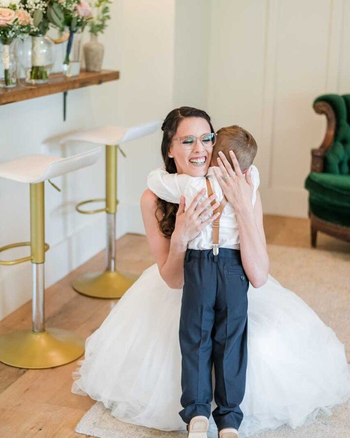 It&rsquo;s Global Hug Your Kids Day! We love this sweet picture from Cheyenne and Dan's wedding of Cheyenne and her son. If you have kids, give them a hug next time you get the chance!

📷Andrea Krout Photography

#specialmoments #familylove #quakert