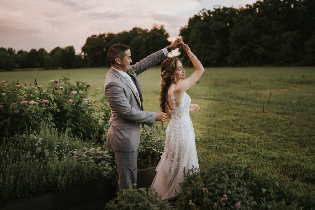 &quot;I ask you to pass through life at my side - to be my second self, and best earthly companion.&quot; -Charlotte Bronte's Jane Eyre

Photo by Dearly Beloved📷

#weddingpictures #weddingphotos #weddingceremony #quakertown #buckscounty #buckscounty