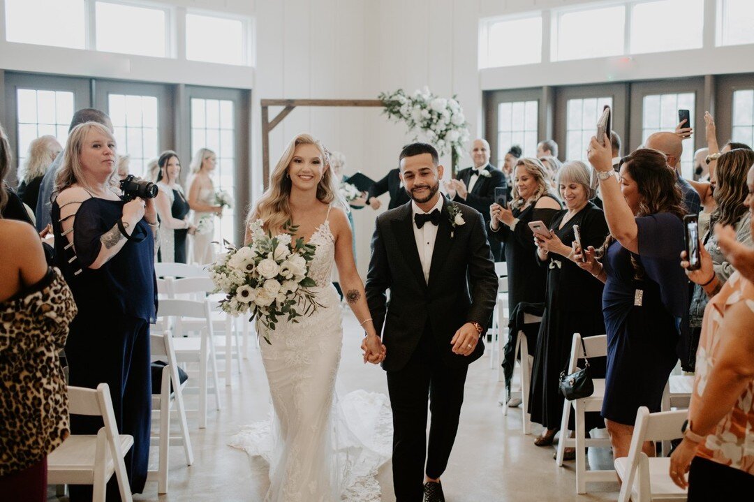 We cannot wait to have another ceremony in our Harvest Barn!✨

📷Hazel Lining Photography

#buckscountywedding #buckscountybakery #weddingceremony #quakertown #farmtotable #pennsylvaniabride #ceremony #rusticceremony #rusticwedding #rusticbride #rust