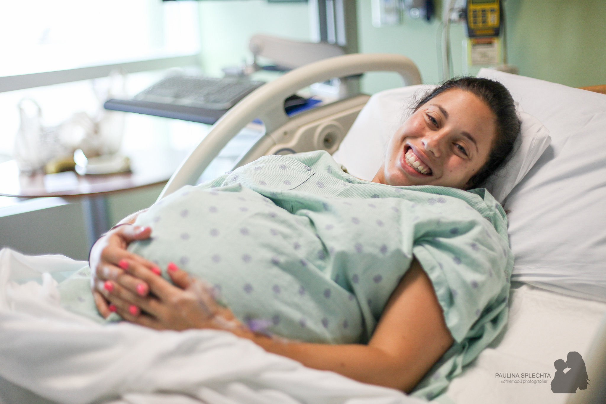 birth-center-hospital-photographer-photography-breastfeeding-south-florida-boca-regional-delray-palms-hollywood-pumping-water-natural-family-newborn-9.jpg