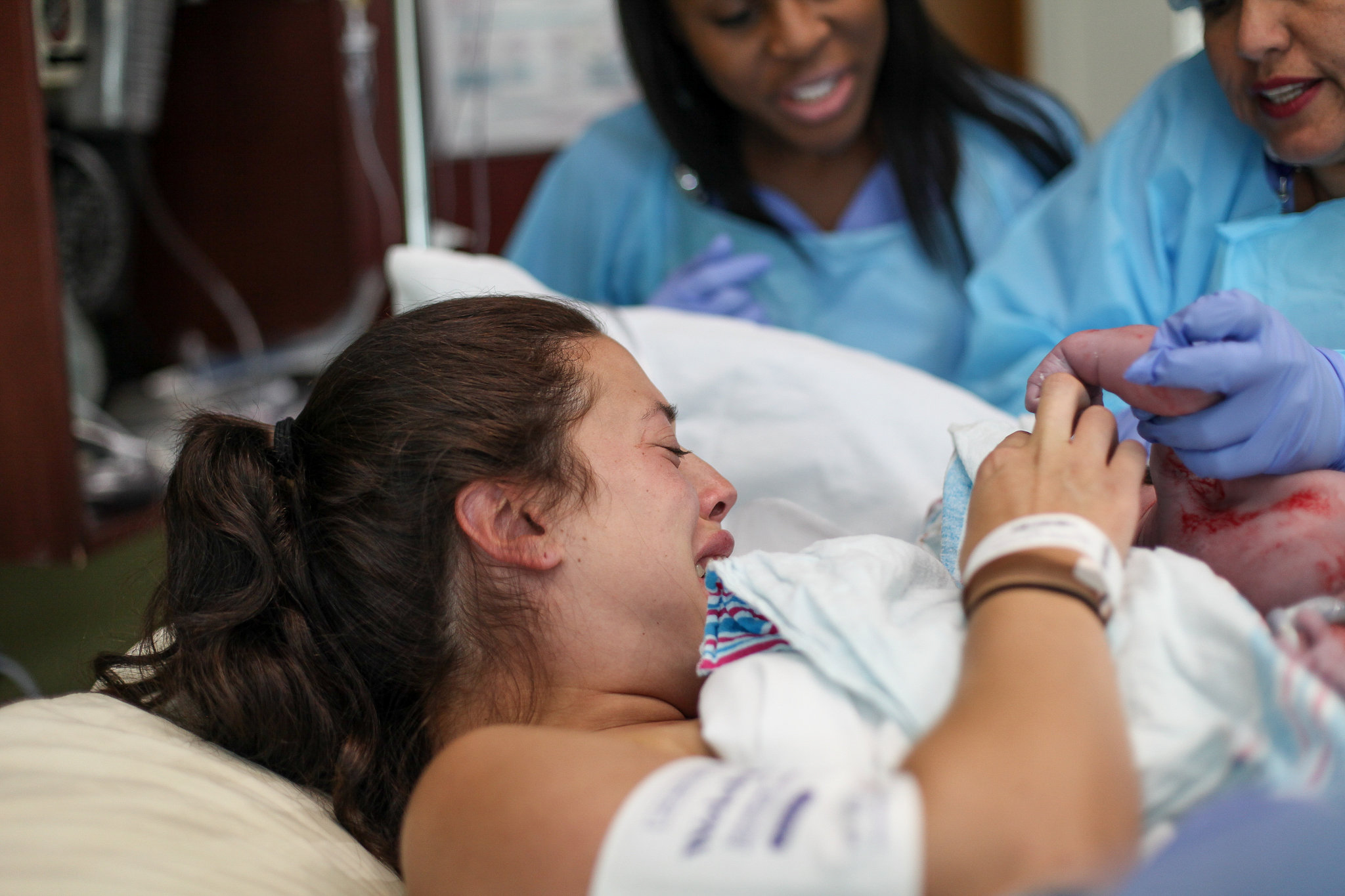birth-center-hospital-photographer-photography-breastfeeding-south-florida-boca-regional-delray-palms-hollywood-pumping-water-natural-family-newborn-20.jpg