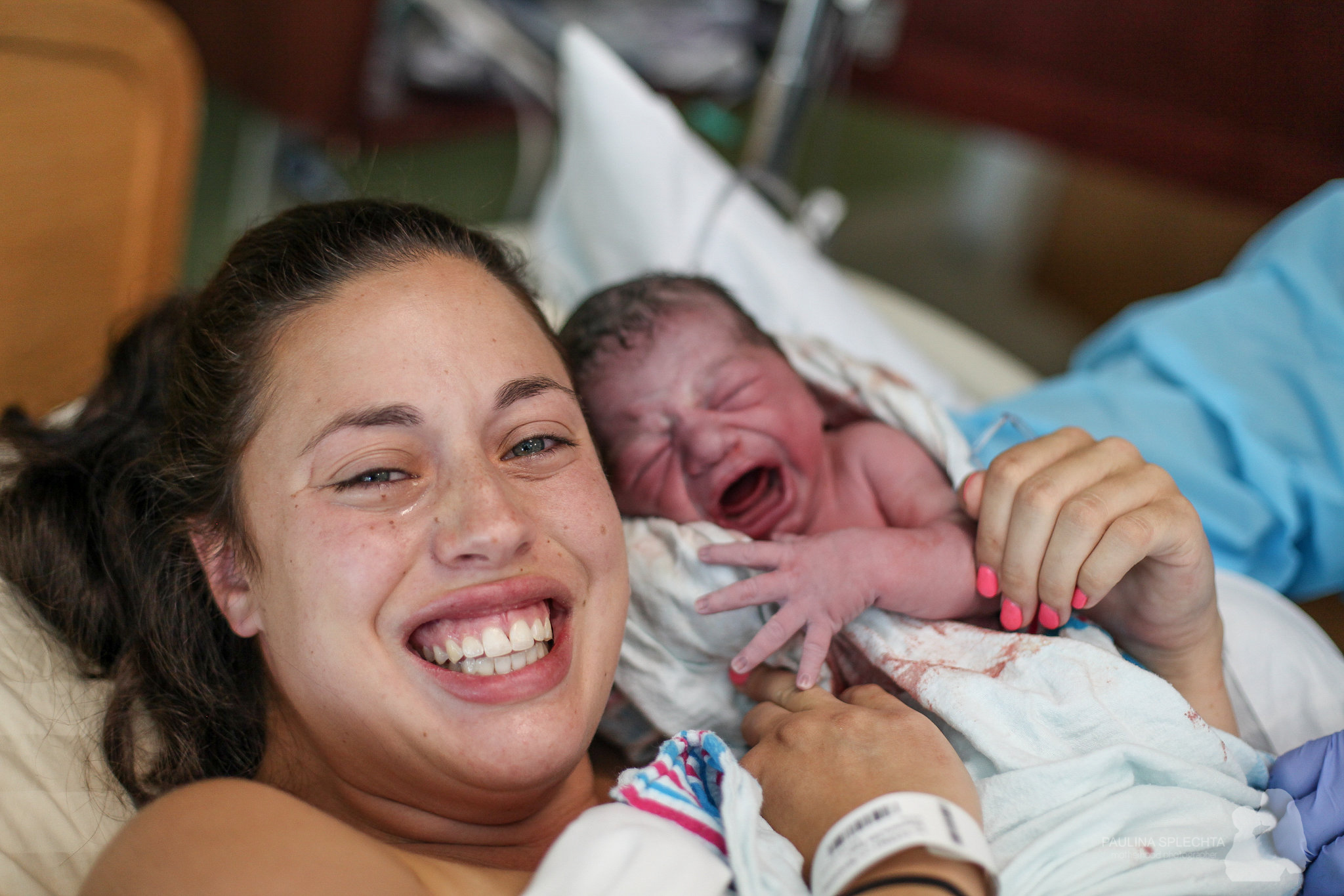 birth-center-hospital-photographer-photography-breastfeeding-south-florida-boca-regional-delray-palms-hollywood-pumping-water-natural-family-newborn-23.jpg