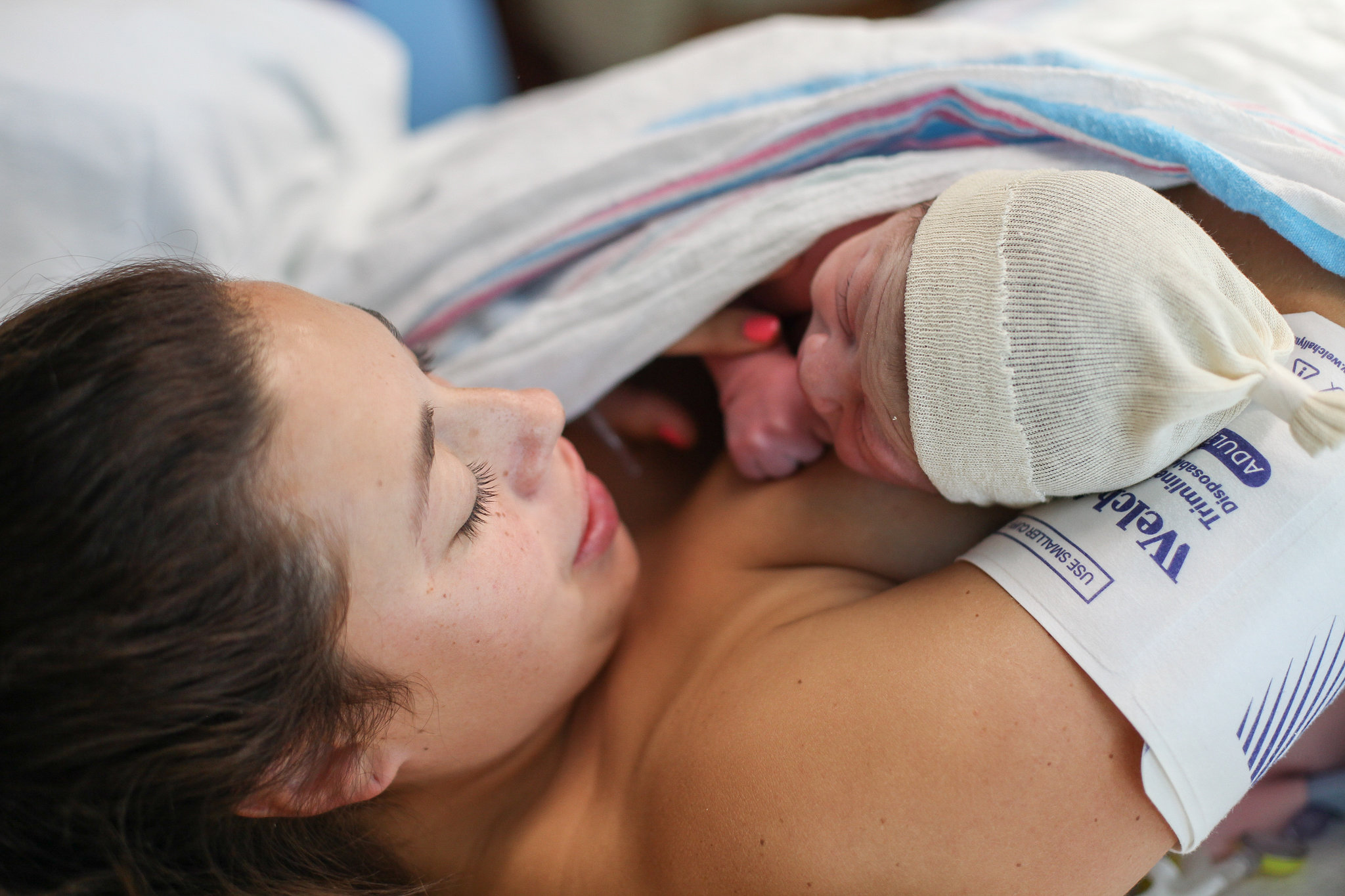 birth-center-hospital-photographer-photography-breastfeeding-south-florida-boca-regional-delray-palms-hollywood-pumping-water-natural-family-newborn-28.jpg