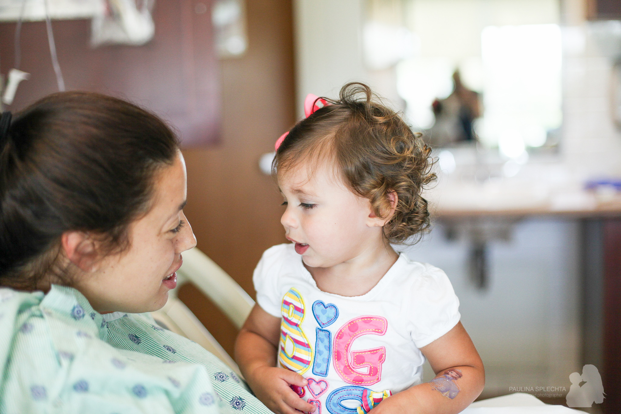 birth-center-hospital-photographer-photography-breastfeeding-south-florida-boca-regional-delray-palms-hollywood-pumping-water-natural-family-newborn-36.jpg