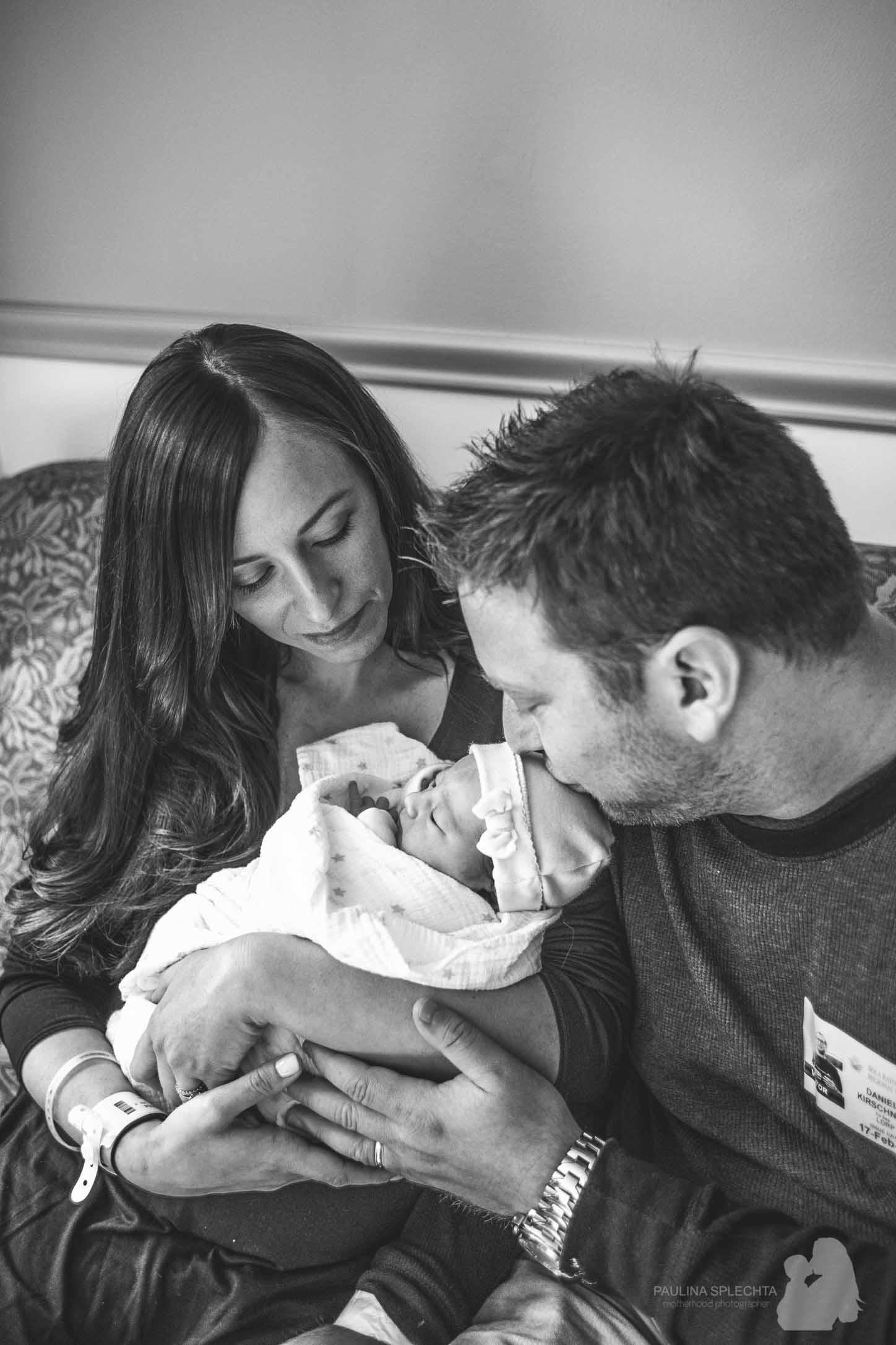 birth-center-hospital-photographer-photography-breastfeeding-south-florida-boca-regional-delray-palms-hollywood-pumping-water-natural-family-newborn-3.jpg