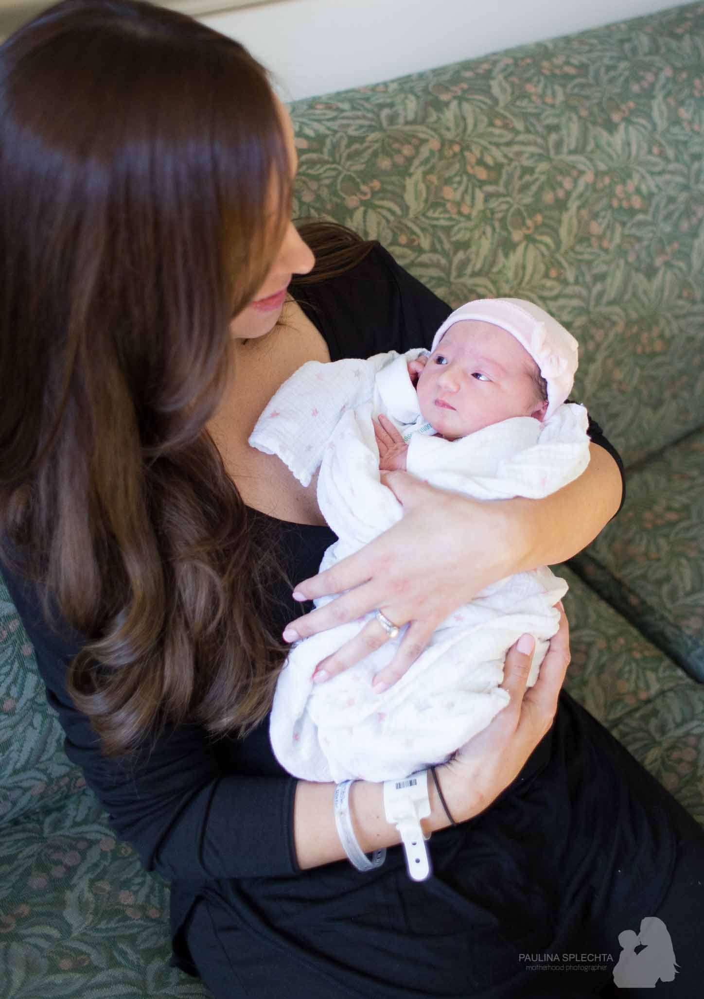 birth-center-hospital-photographer-photography-breastfeeding-south-florida-boca-regional-delray-palms-hollywood-pumping-water-natural-family-newborn-7.jpg