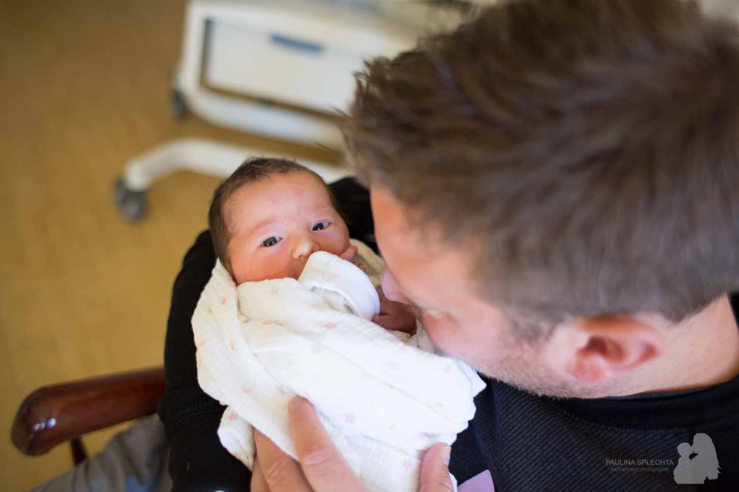birth-center-hospital-photographer-photography-breastfeeding-south-florida-boca-regional-delray-palms-hollywood-pumping-water-natural-family-newborn-12.jpg