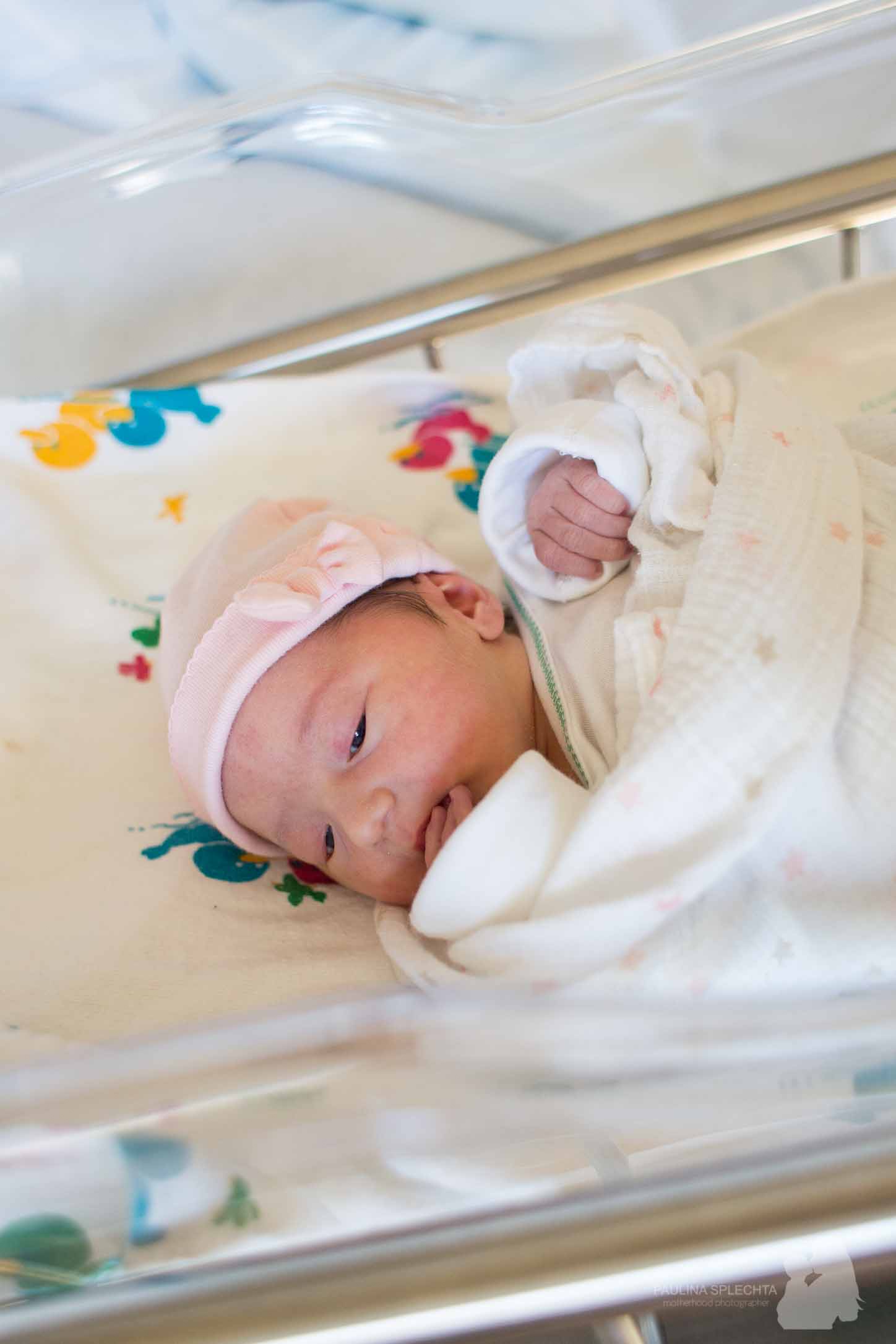birth-center-hospital-photographer-photography-breastfeeding-south-florida-boca-regional-delray-palms-hollywood-pumping-water-natural-family-newborn-17.jpg