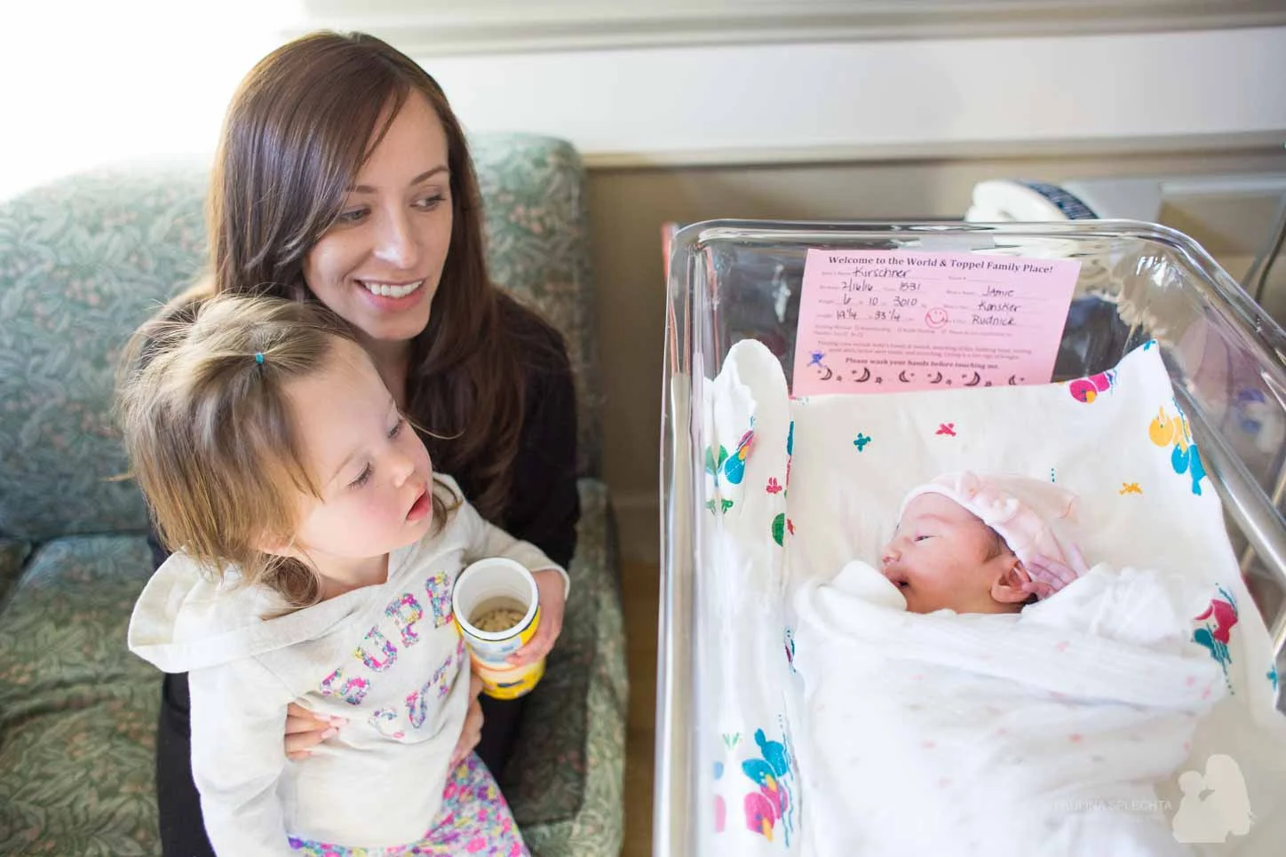 birth-center-hospital-photographer-photography-breastfeeding-south-florida-boca-regional-delray-palms-hollywood-pumping-water-natural-family-newborn-19.jpg