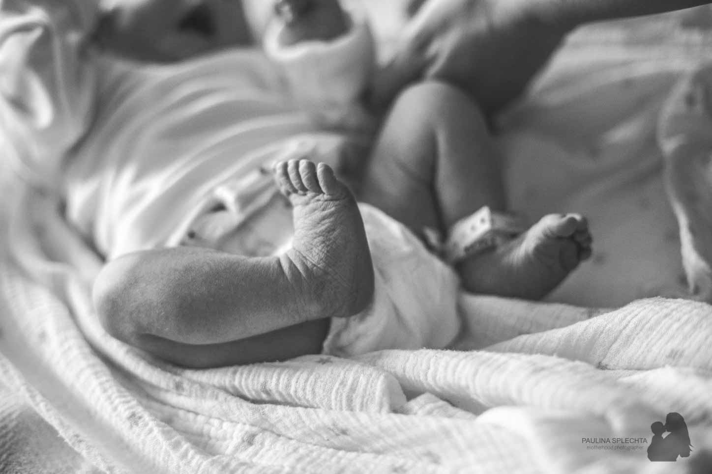 birth-center-hospital-photographer-photography-breastfeeding-south-florida-boca-regional-delray-palms-hollywood-pumping-water-natural-family-newborn-37.jpg