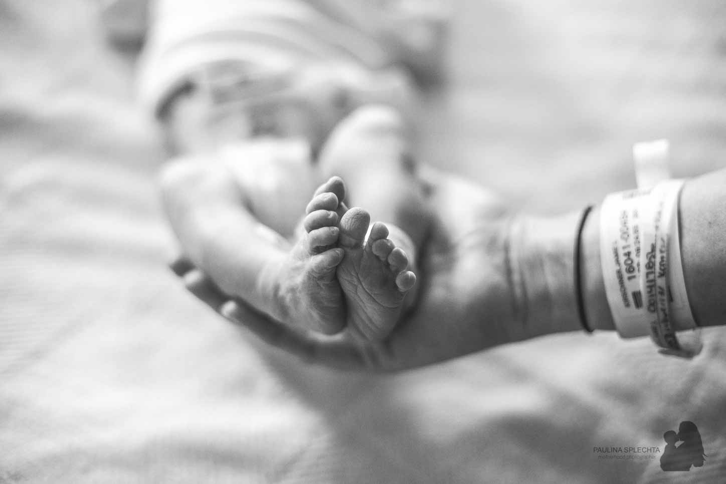 birth-center-hospital-photographer-photography-breastfeeding-south-florida-boca-regional-delray-palms-hollywood-pumping-water-natural-family-newborn-38.jpg