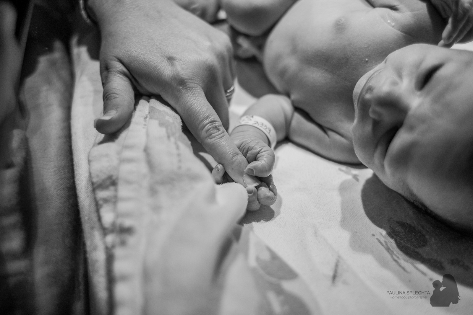 bocabirthphotographer-boca-birth-photographer-birth-center-hospital-hypnobirthing-midwife-doula-trimester-breastfeeding-florida-hollywood-delray-stop-nausea-morning-sickness-21.jpg
