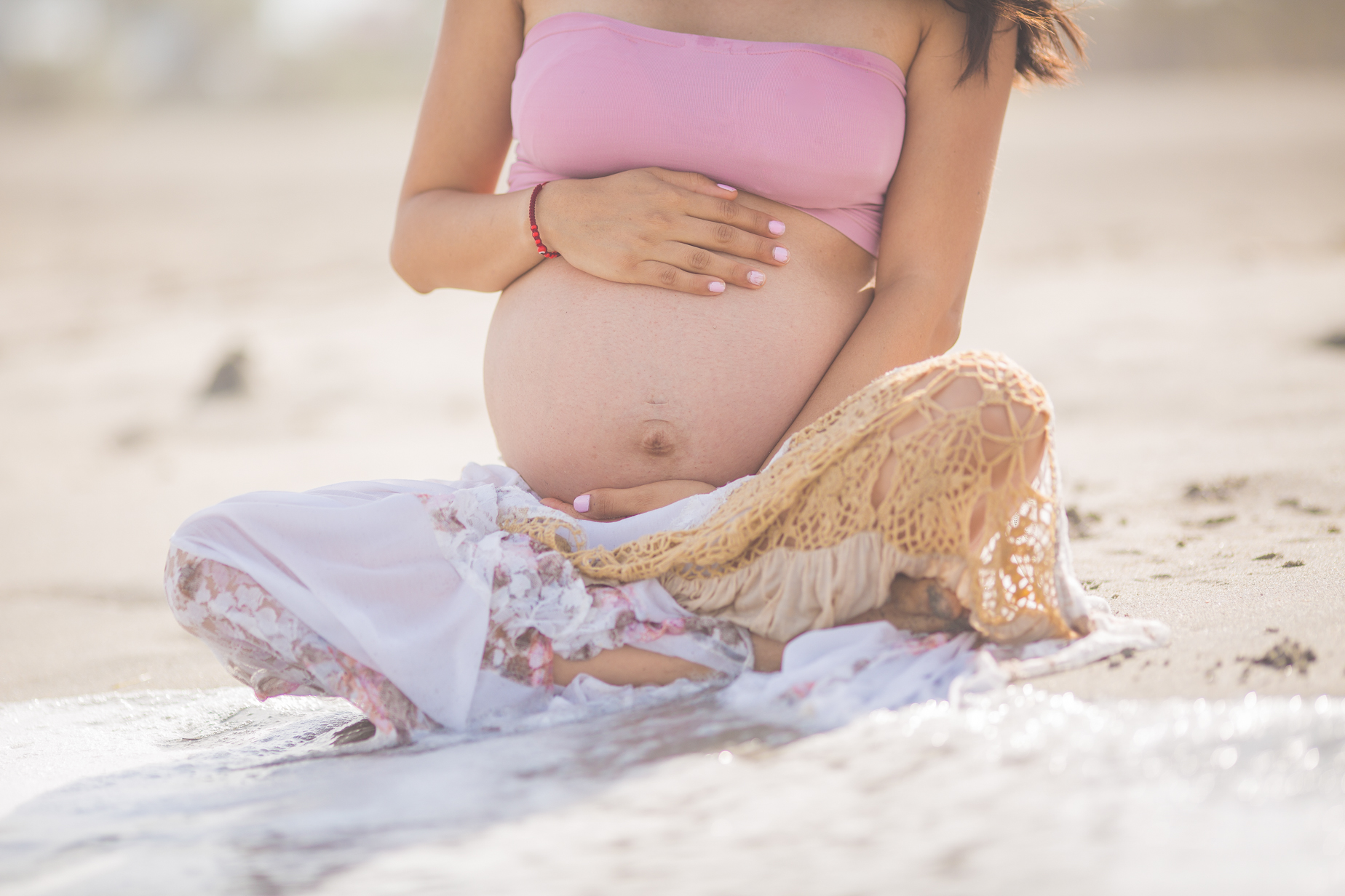 hypnobirthing-homebirth-hollywoodbirthcenter-maryharris-hallendalebirthcenter-birthphotographer-miamibirthphotographer-hollywoodbirthphotographer-bocabirthphotographer-boyntonbeach-delraybeach-maternityphotographer-maternitygown-vbac-brrh-10.jpg