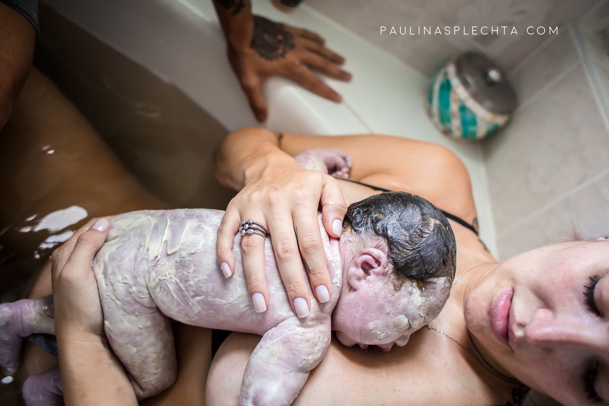 home-birth-deerfield-beach-broward-birth-photographer-photography-videographer-video-gelena-hinkley-midwife-delayed-cord-clamping-placenta-dad-catches-baby-bath-tub-water-unmedicated-prenatal-massage-chiropractor-accupuncture-nail-salon-2.jpg