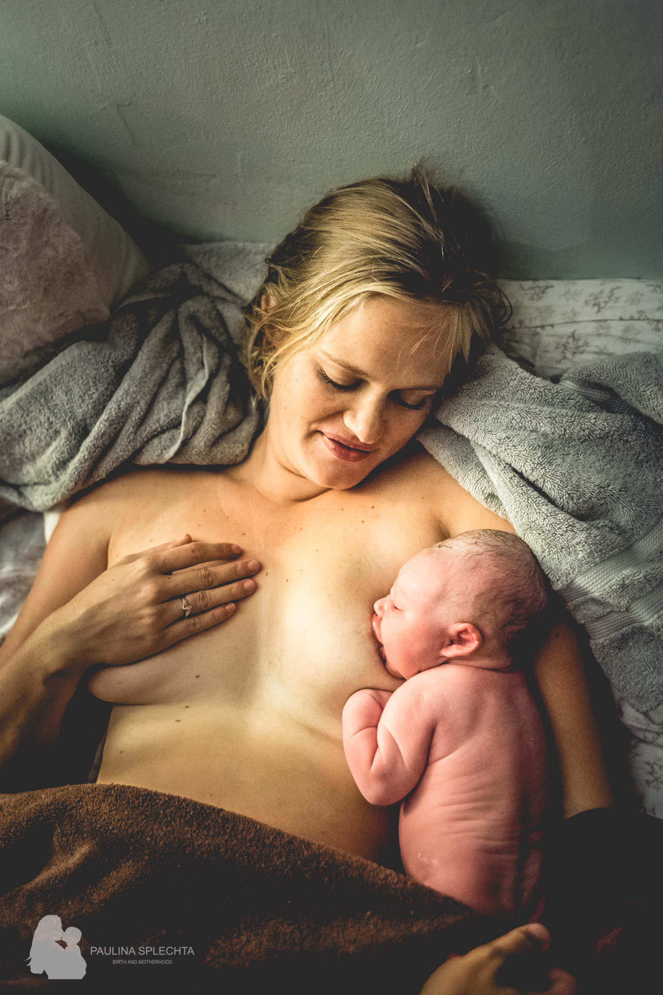 skin to skin home birth photographer photography breastfeeding newborn.jpg