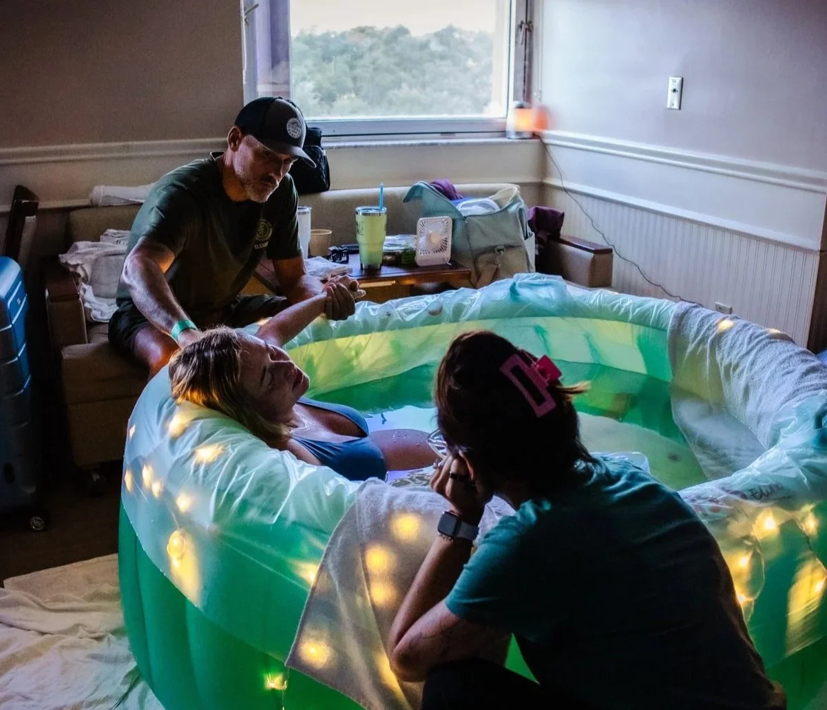 woman peacefully labors in a water tub at her boca raton midwifery birth