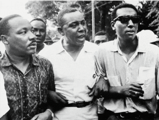 Gen-4 Turbo a fight breaks out 1941980304.gif