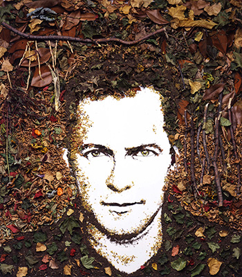 Vik Muniz is a Brazilian artist and photographer , originally from São Paulo. Initially a sculptor, Muniz grew interested with the photographic representations of his work, eventually focusing completely on photography